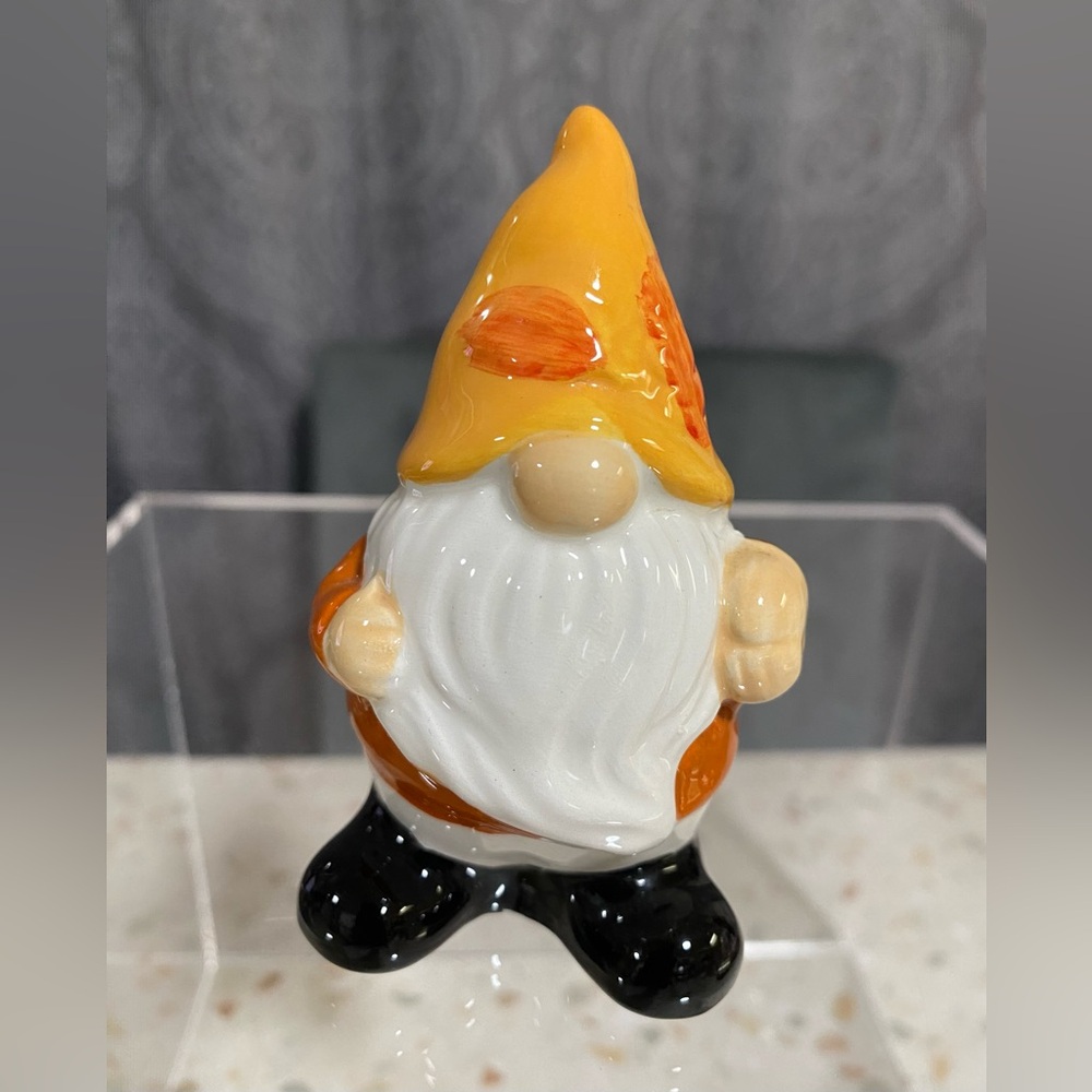 Set of Salt and Pepper Shakers of Ceramic Gnomes - Picture 13 of 15